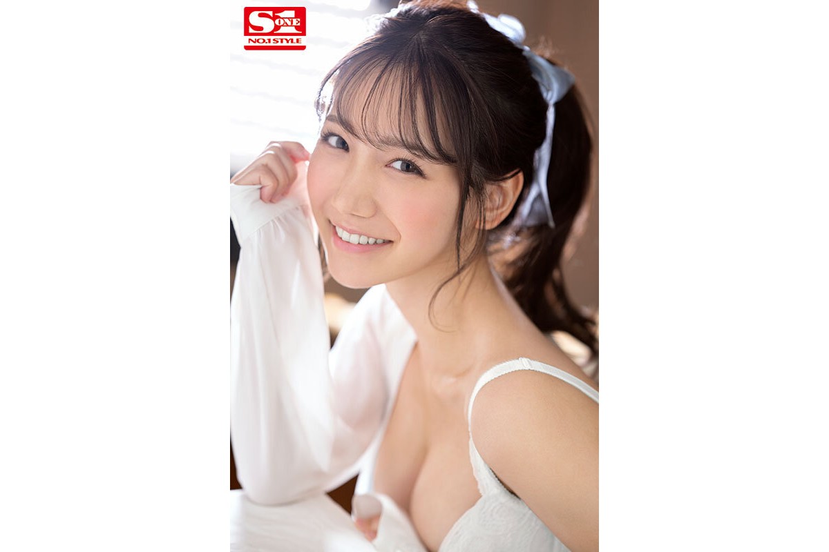アナタの最高オナニーのために三田真鈴が可愛く見つめておち●こを刺激、そして何度も射精を笑顔で受け止める…大量顔射スマイルオナサポのサンプル画像1